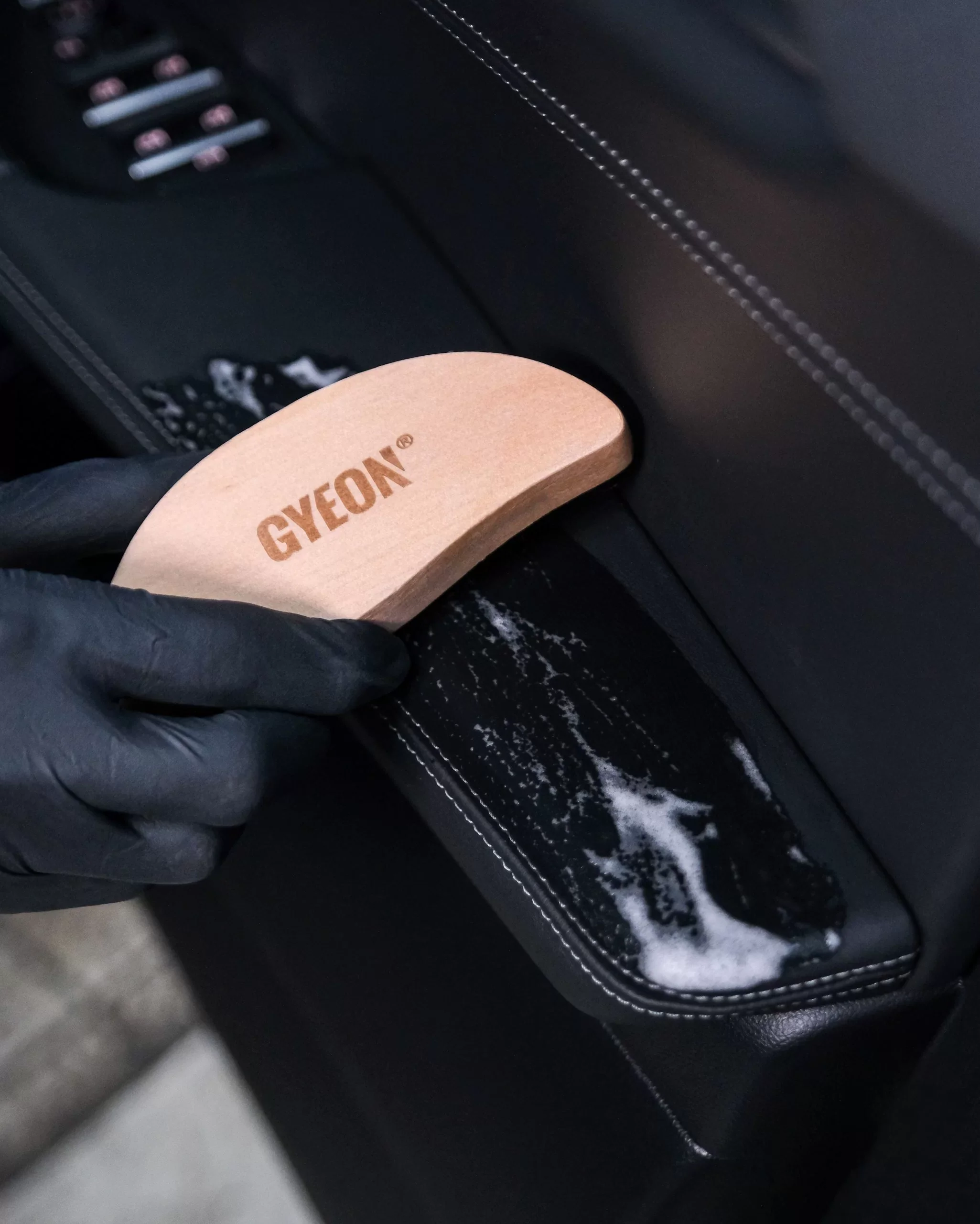 Gyeon Q²M Leather Brush - Image 3