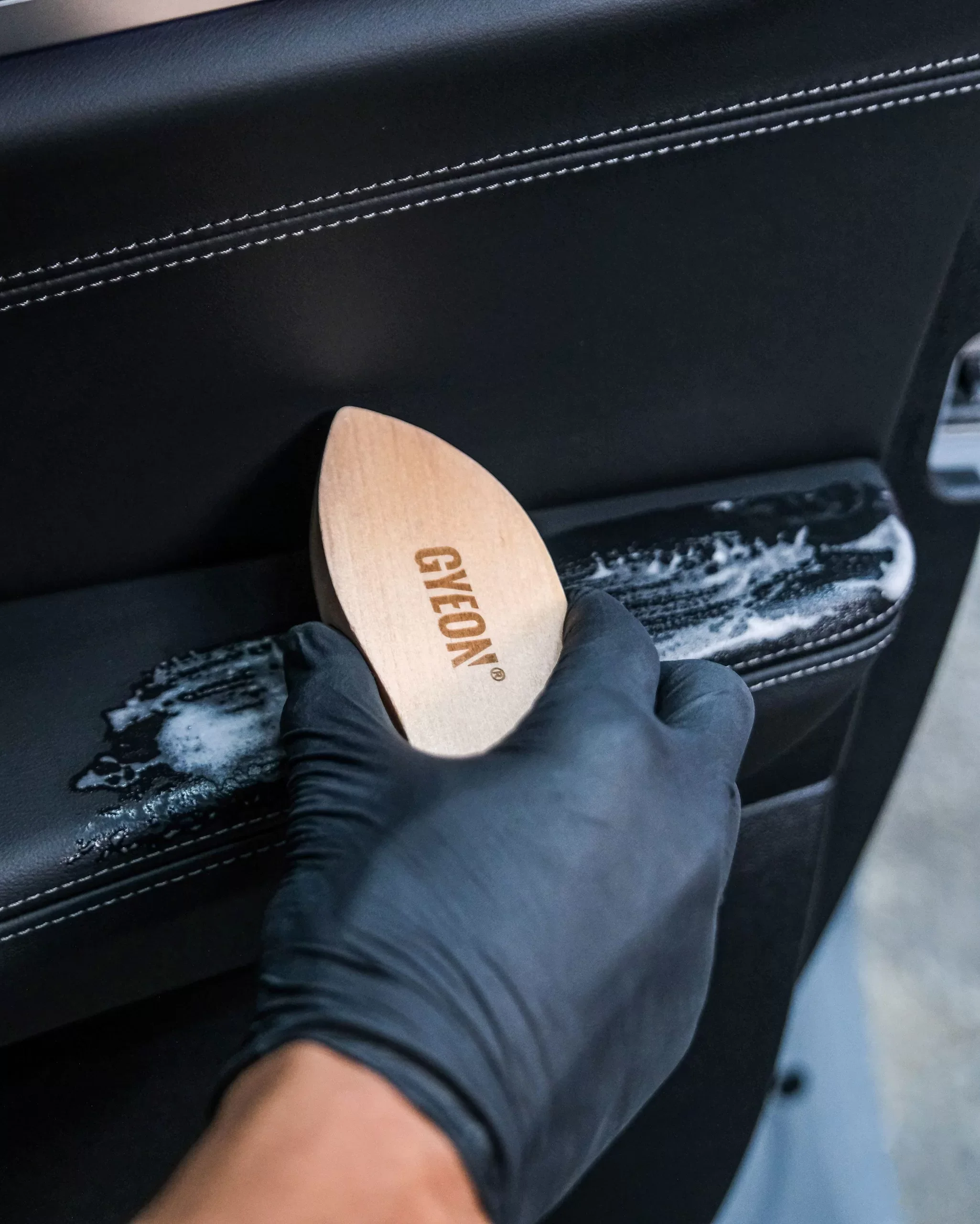 Gyeon Q²M Leather Brush - Image 4