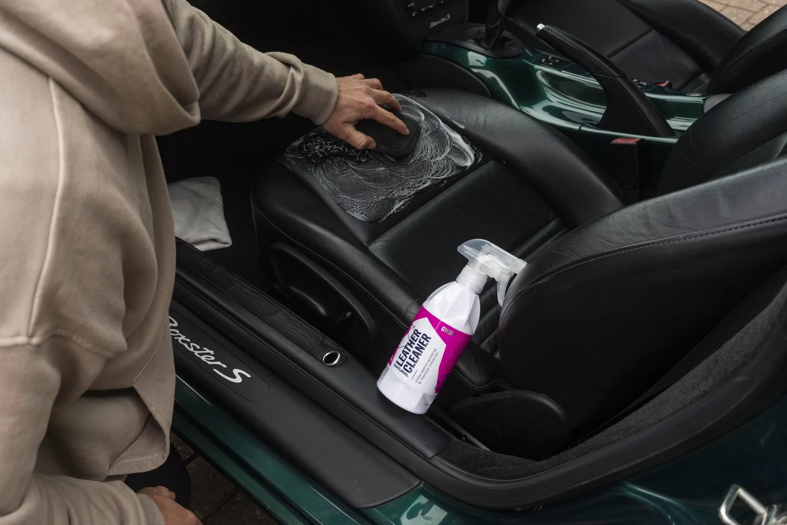 Gyeon Q²M Leather Cleaner Natural - Image 6