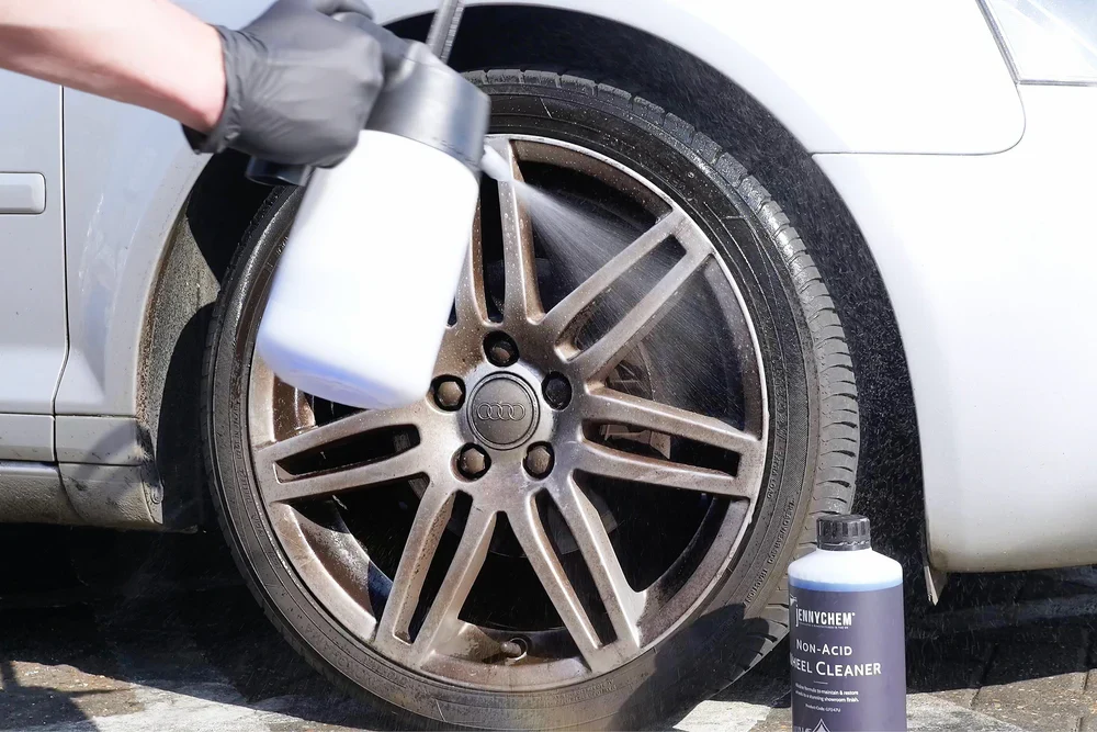 Jennychem Non-Acid Wheel Cleaner - Image 4